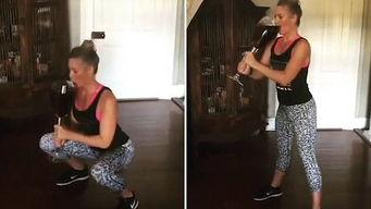 女性深蹲视频,塑形美臀,健康生活新选择